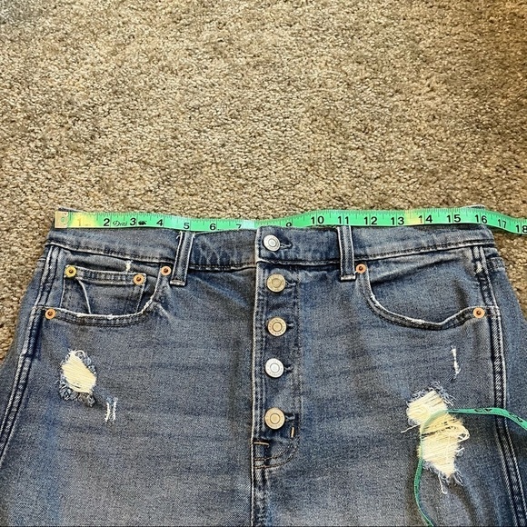 GAP 2020 high rise button fly distressed denim short 3.5” inseam - Picture 8 of 10